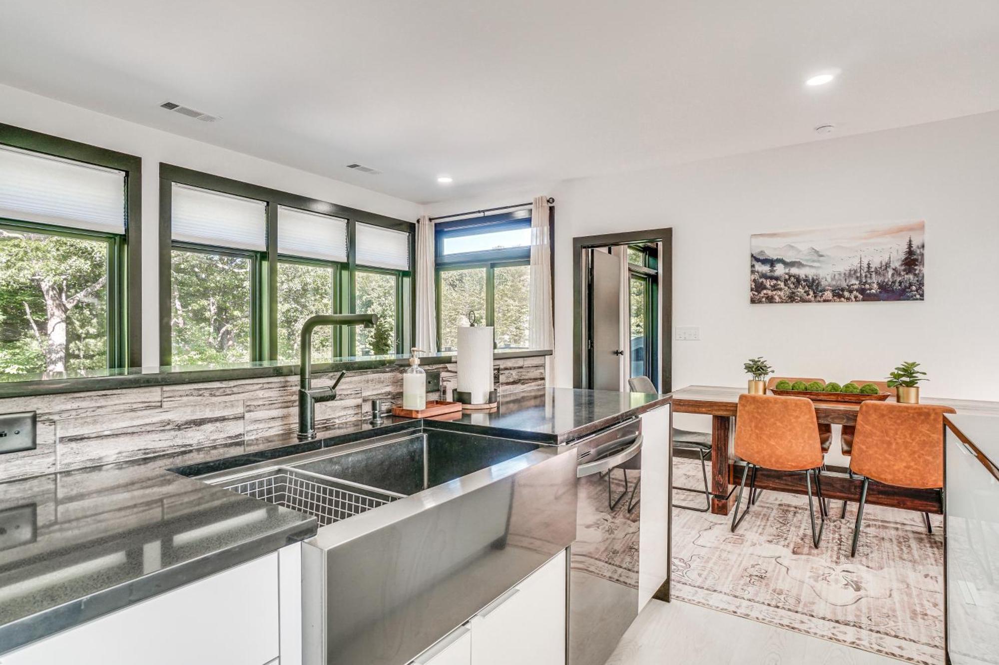 Luxury Modern Home On Golf Course With Game Room! เฮเลน ภายนอก รูปภาพ
